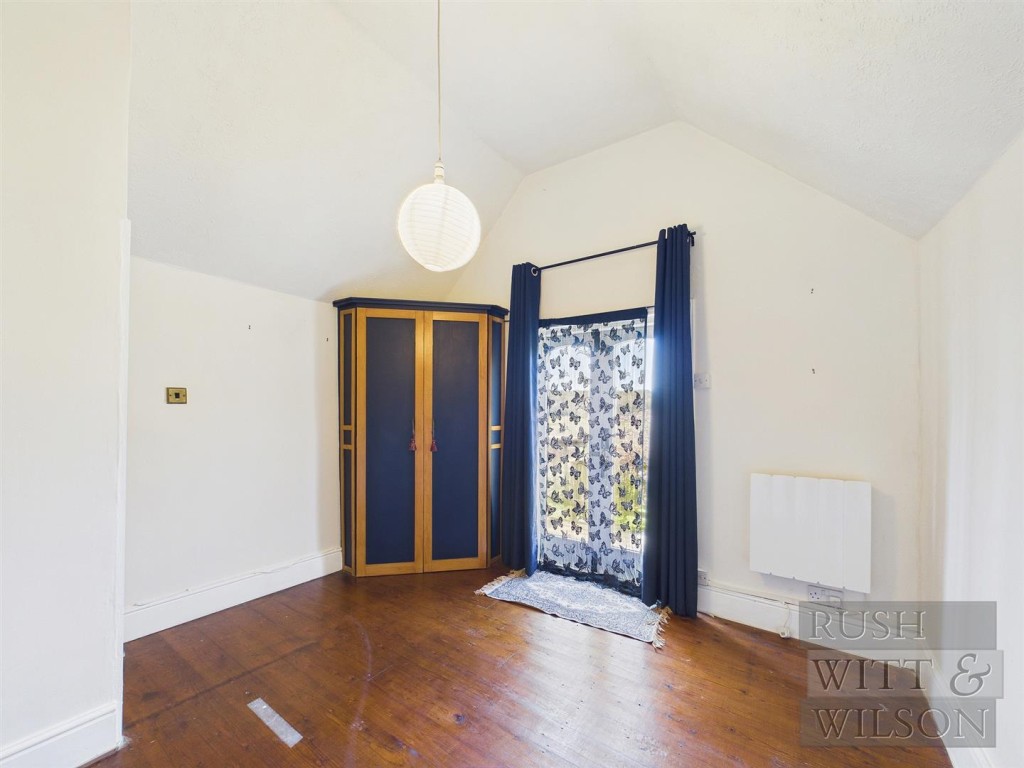 Lot: 123 - SEMI-DETACHED COTTAGE FOR REFURBISHMENT WITH FAR REACHING VIEWS - Second photo of bedroom 2